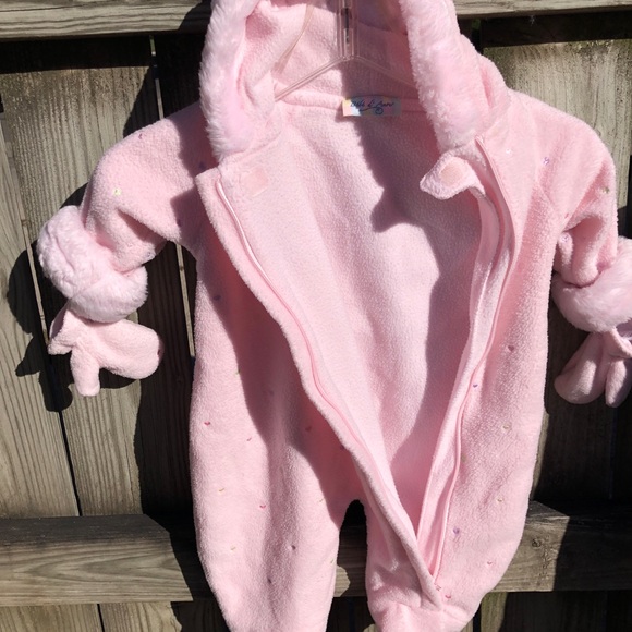 Bebe D Amour Baby Girl Hooded Sherpa Snow Jumpsuit with mitts - Picture 5 of 7